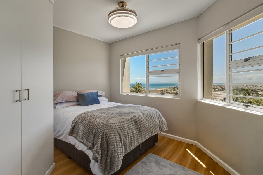 4 Bedroom Property for Sale in Gordon Heights Western Cape